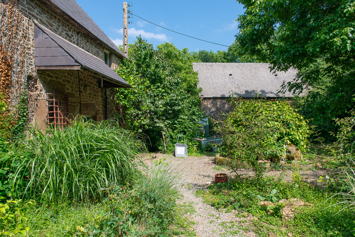 Montcocher_ext-002.jpg